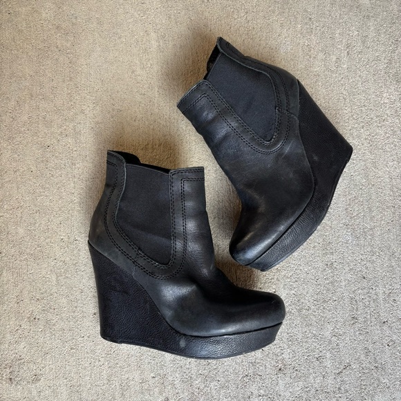 Seychelles Wedge Ankle Bootie in Black Leather Size 6 Y2K - Picture 2 of 5